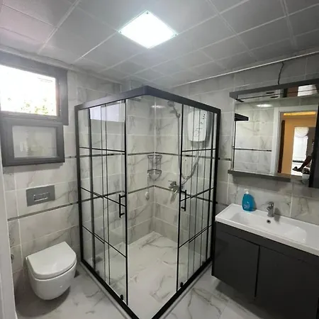 Otel X - Cozy Near The And And Airport 4*