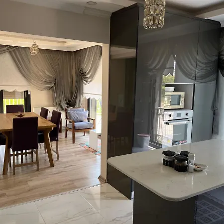 Ξενοδοχείο X - Cozy Near The And And Airport 4*