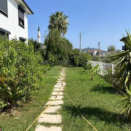 Ξενοδοχείο X - Cozy Near The And And Airport 4*