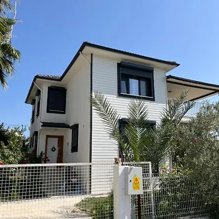 X - Cozy Near The And And Airport 4*