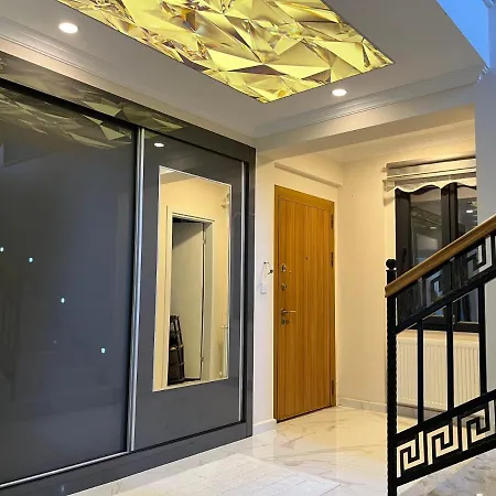 X - Cozy Near The And And Airport 4*