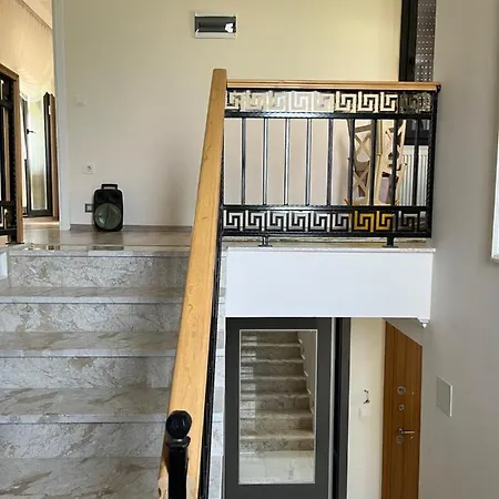 X - Cozy Near The And And Airport Hotel 4*