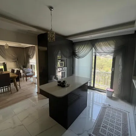 X - Cozy Near The And And Airport Hotel 4*