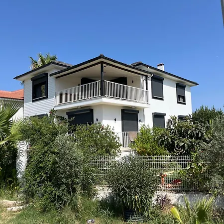 X - Cozy Near The And And Airport Hotel 4*